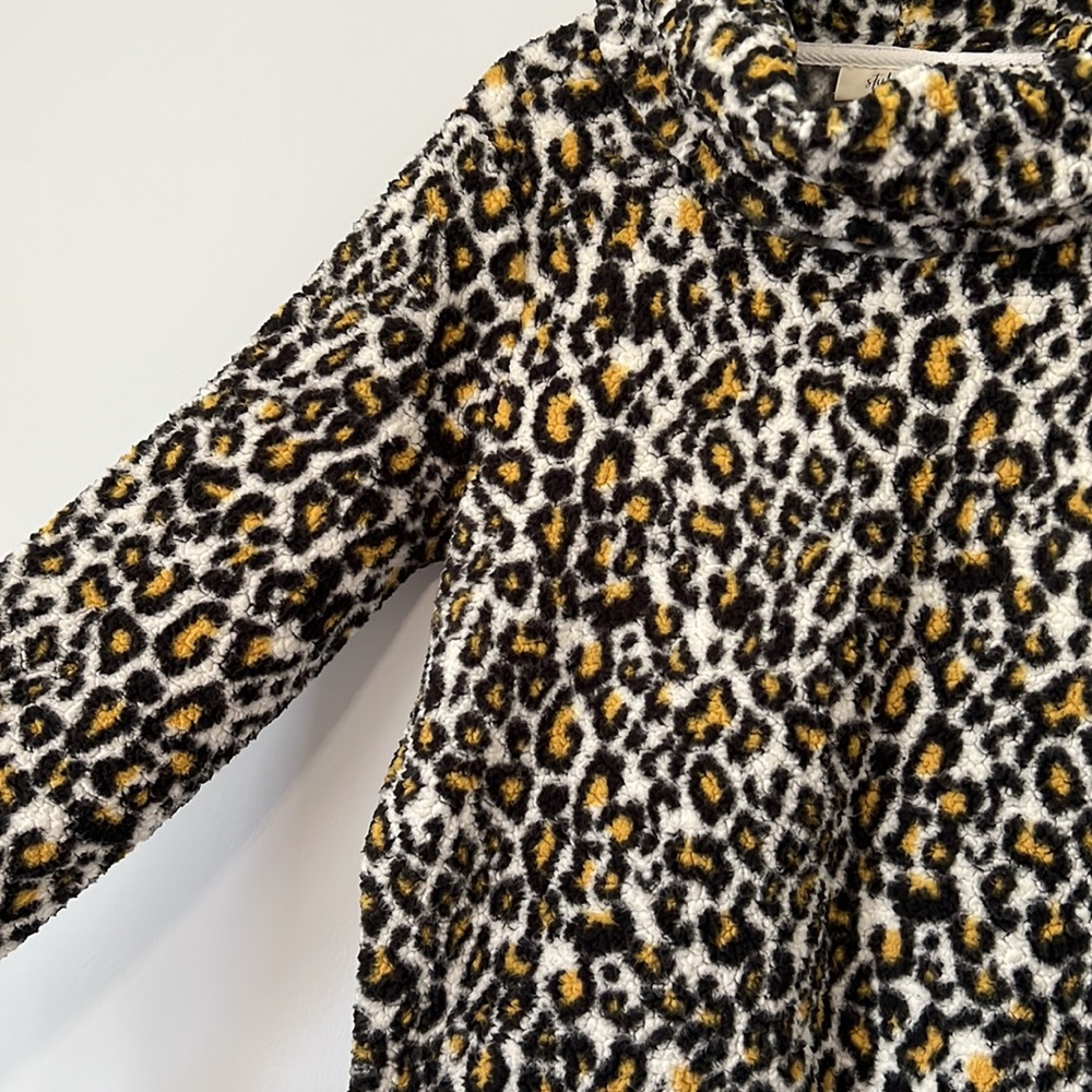 Sweater - - Picture 3 of 3